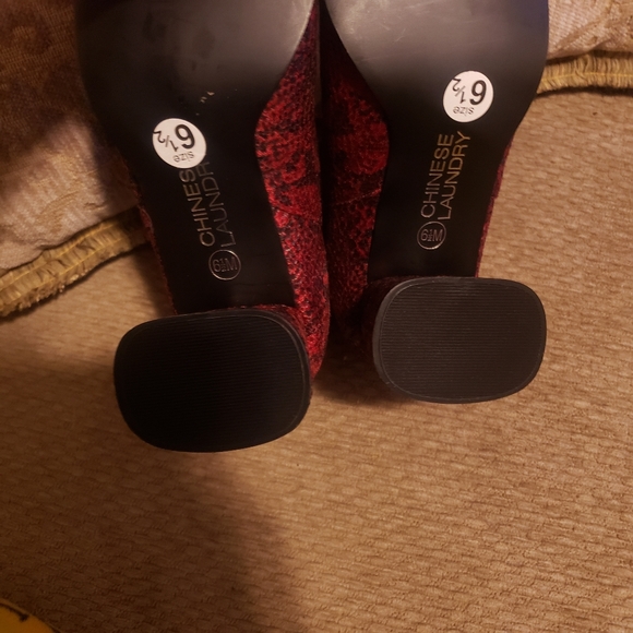 Chinese Laundry boots - Picture 2 of 3